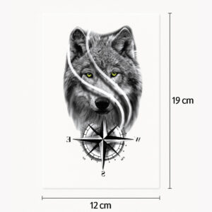 Tatouage loup aux yeux verts